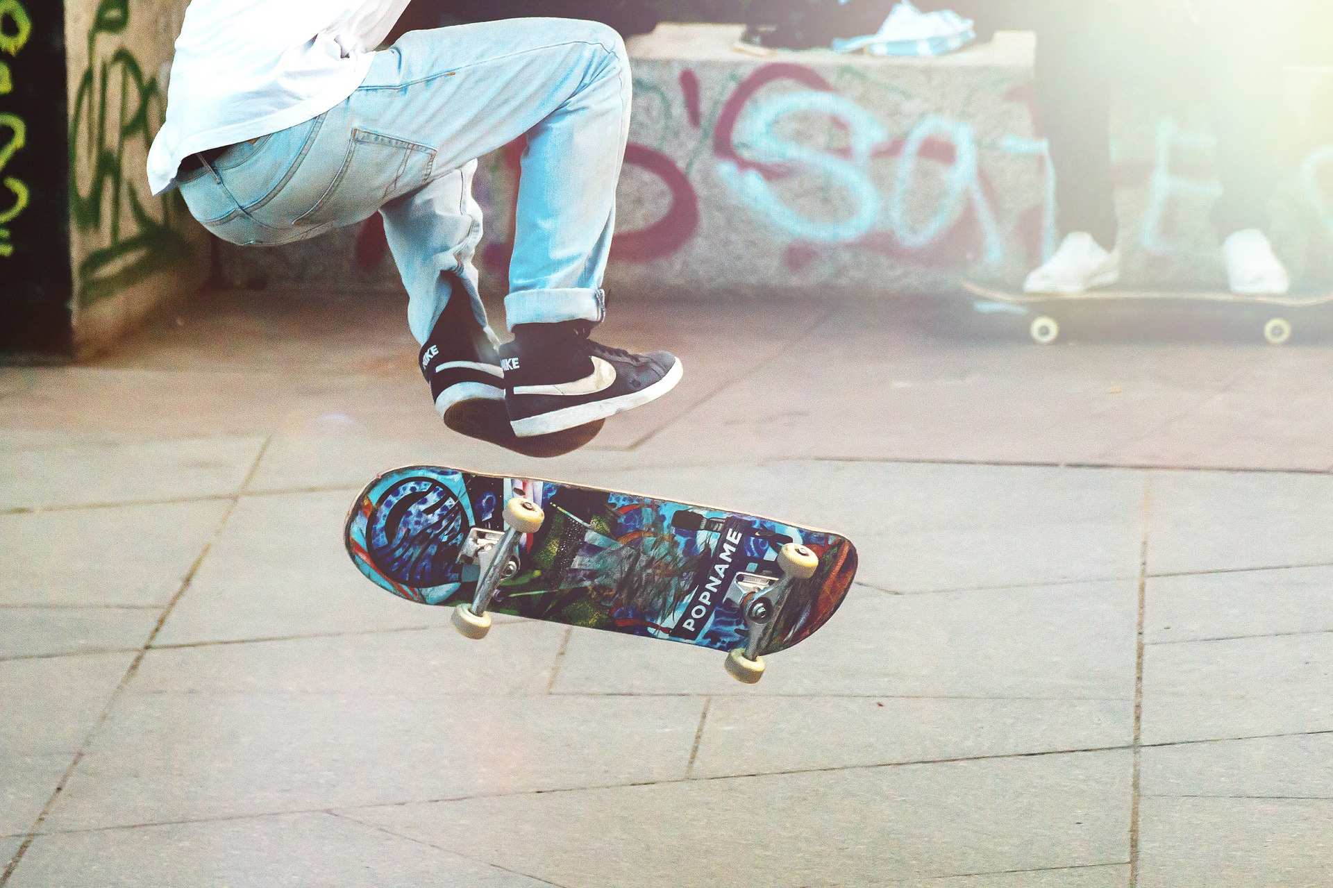 Ein Skateboardfahrer